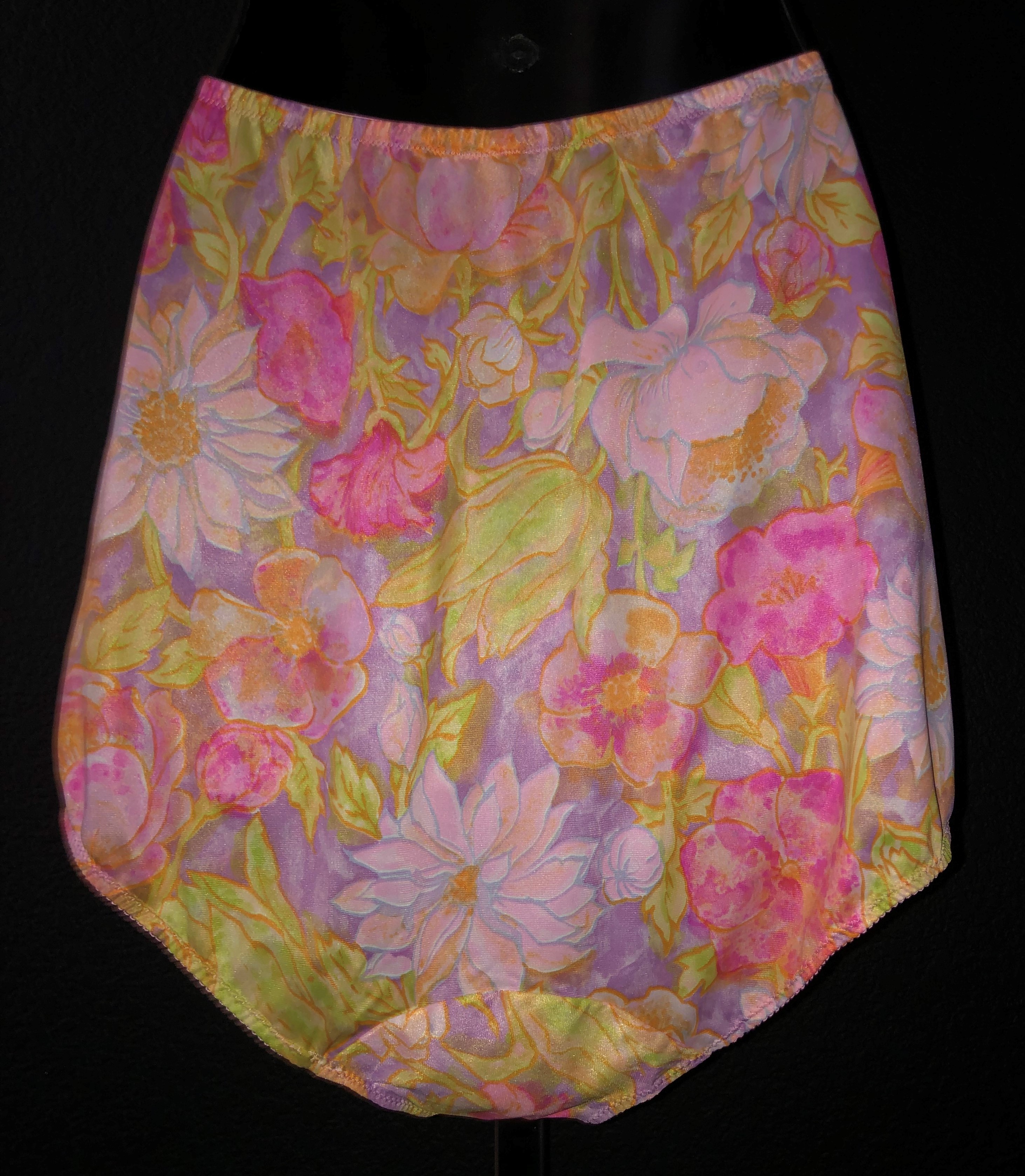 WOW! Roomy Vintage Vanity Fair 1960's Wild Flower Print Nylon Panties 7