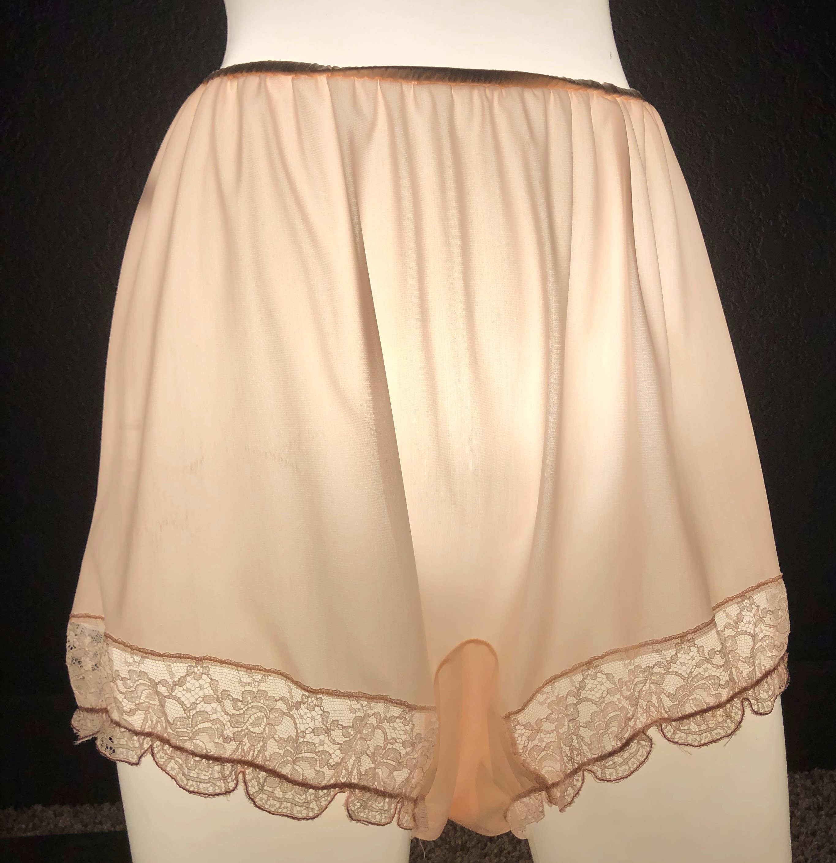 Roomiest Vintage 1960's Dolly Pink KELRAY Ruffle Lace Mushroom Gusset