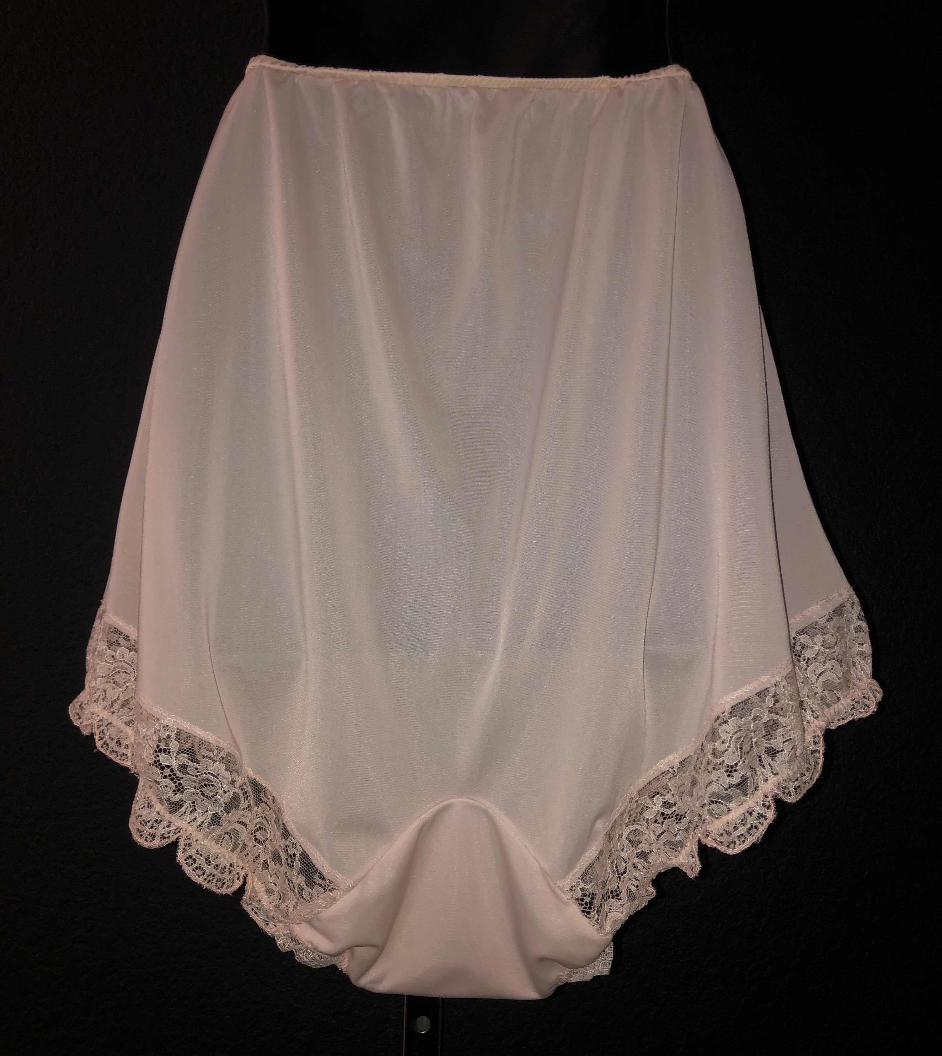 Roomiest Vintage 1960's Dolly Pink KELRAY Ruffle Lace Mushroom Gusset