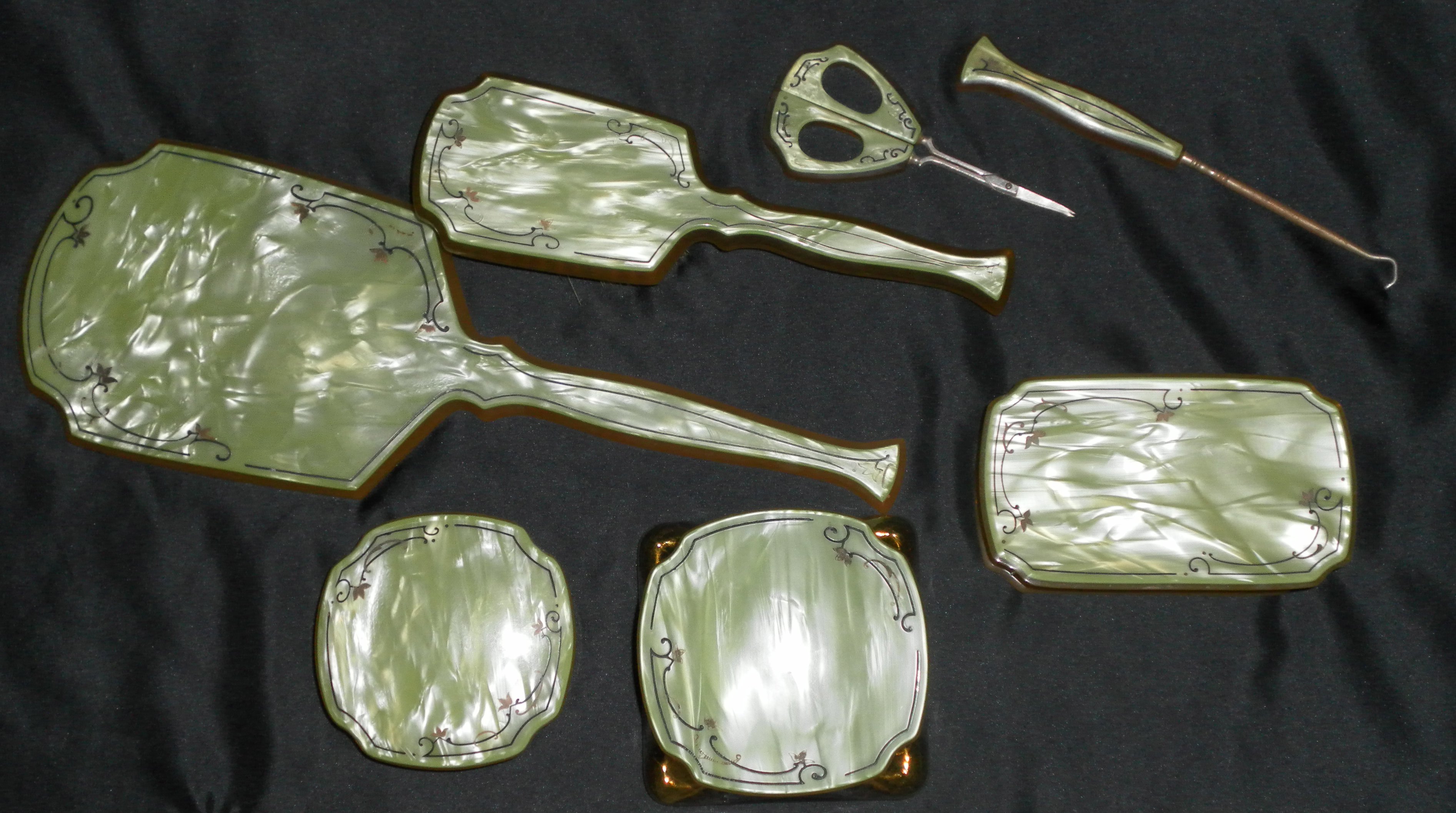 10 Piece Vintage 1920 S Windsor Arch Amerith Green Celluloid Art
