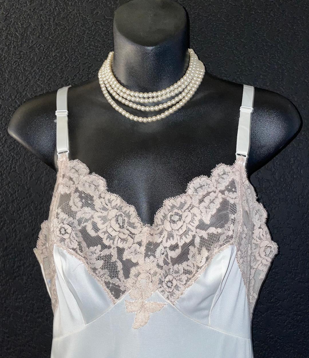 Luxurious Vintage 1950 s BARBARA LEE Pale Beige Ecru Lace Wide Hem luxurious-vintage-1950-s-barbara-lee-pale-beige-ecru-lace-wide-hem